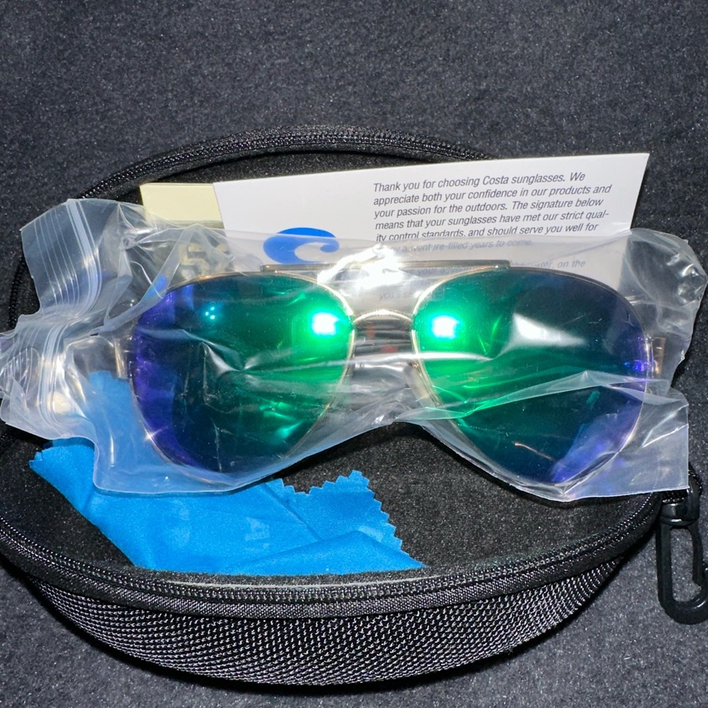 Costa women’s sun glasses never worn